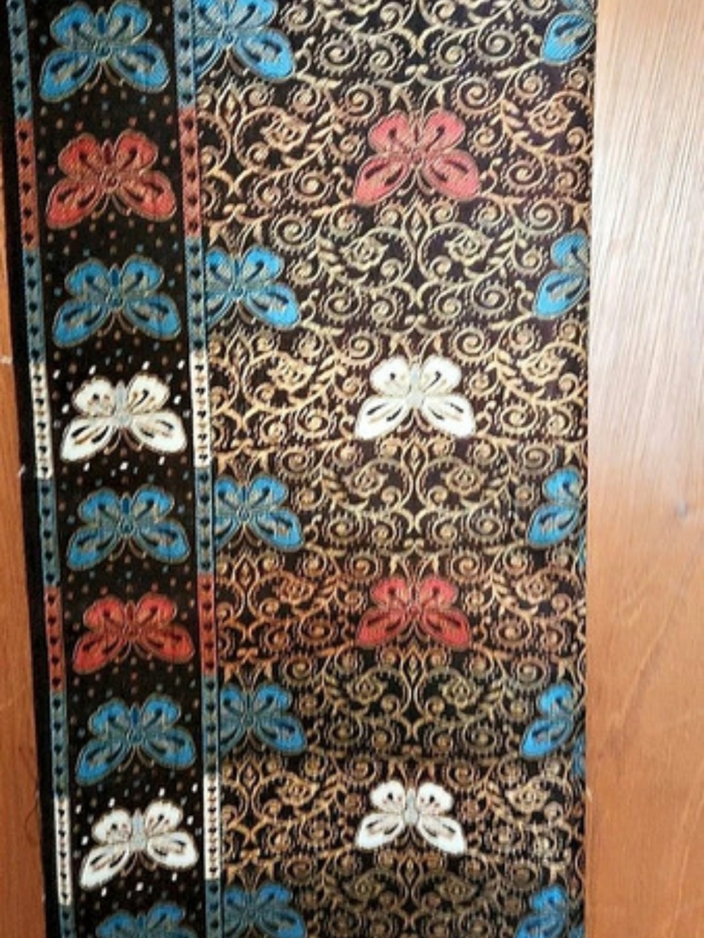 Stunning Vintage  Kashmiri Embrodry Floral Pattern Scarf in Brown & Blue